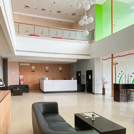 Urbanview Hotel Asyra Makassar Ngoại thất bức ảnh