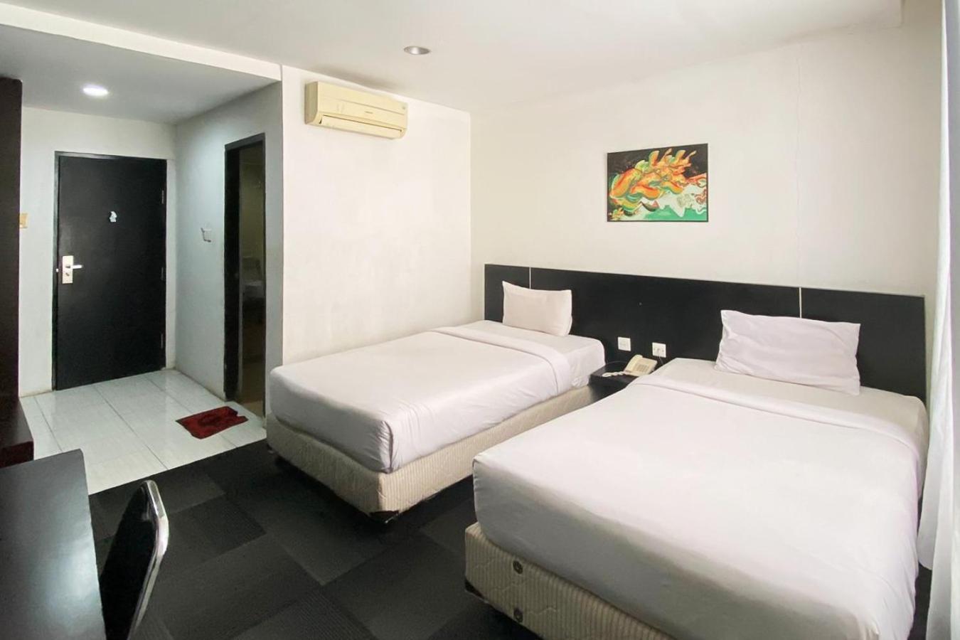Urbanview Hotel Asyra Makassar Ngoại thất bức ảnh